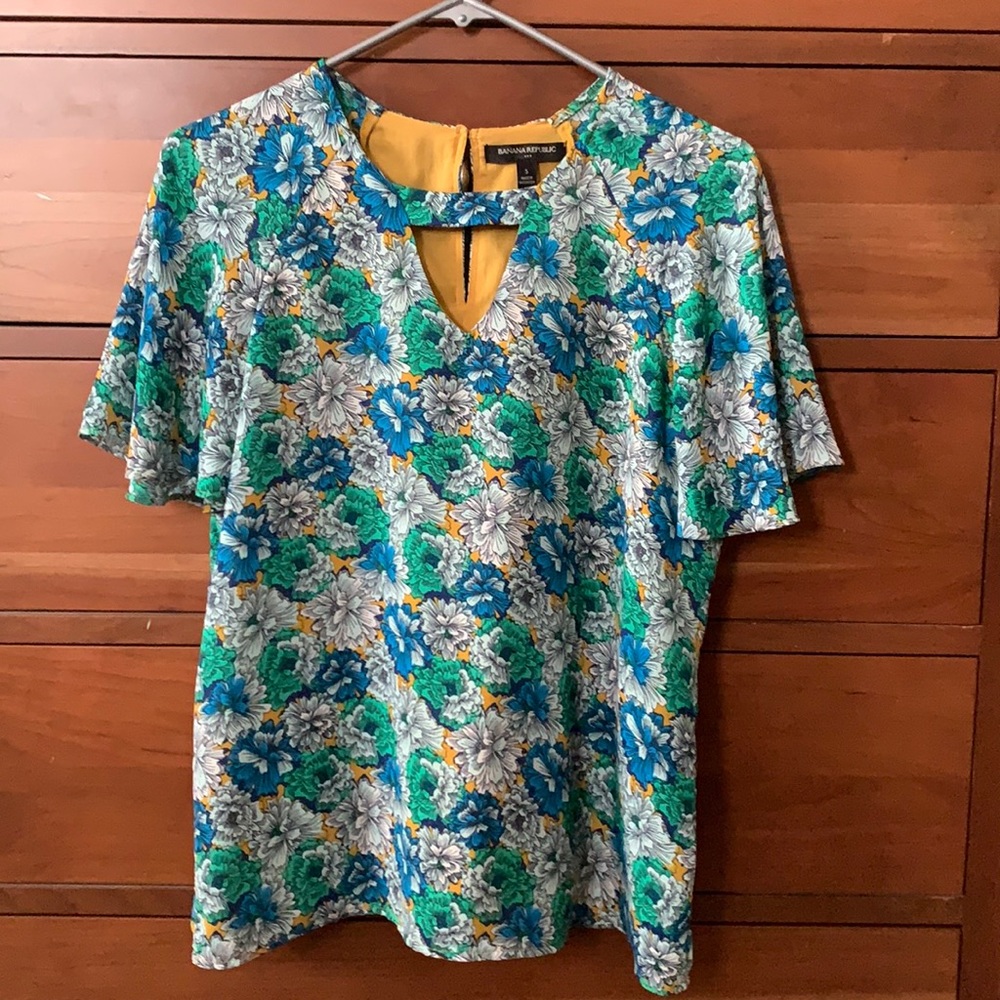 Banana Republic flutter sleeve floral top Size S